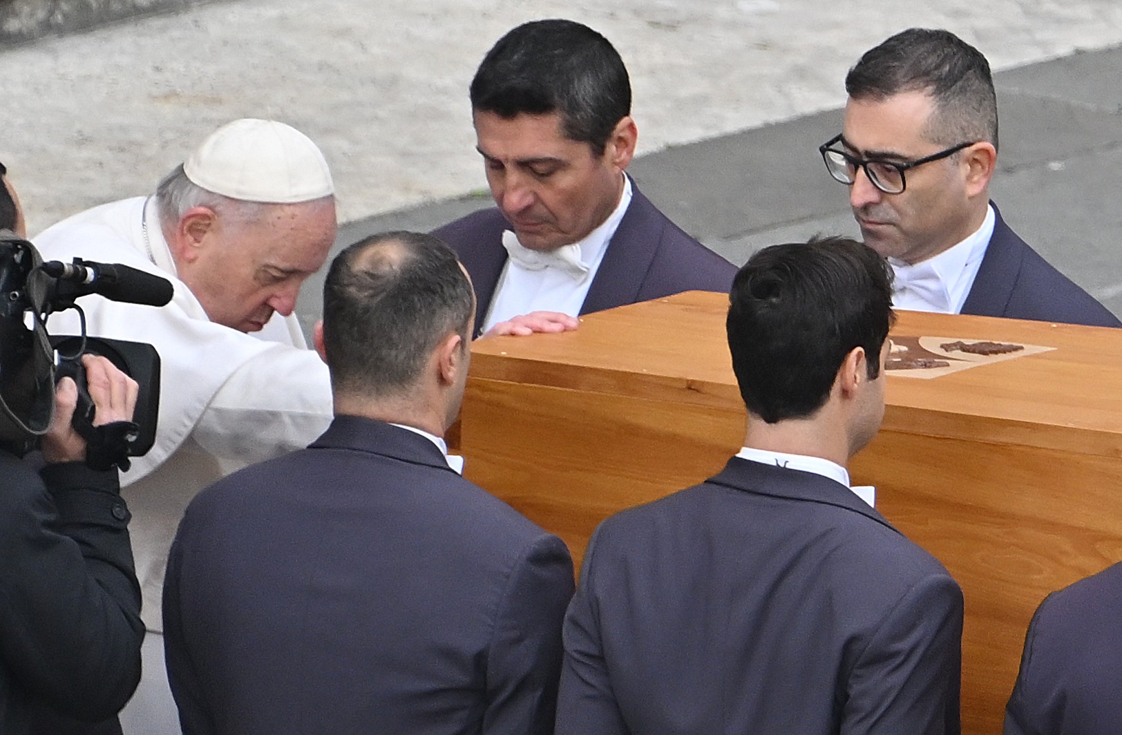 Pope Francis kicks off ex-pontiff Benedict XVI's funeral