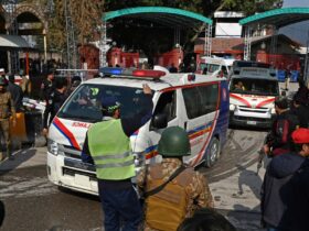 Scores killed, injured in Pakistan mosque explosion