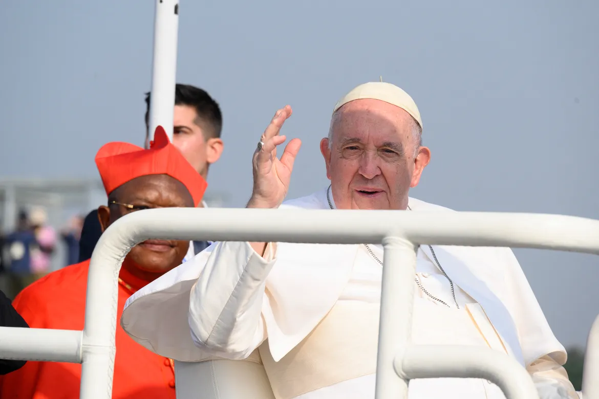 Pope's mass draws large crowd in DR Congo's capital